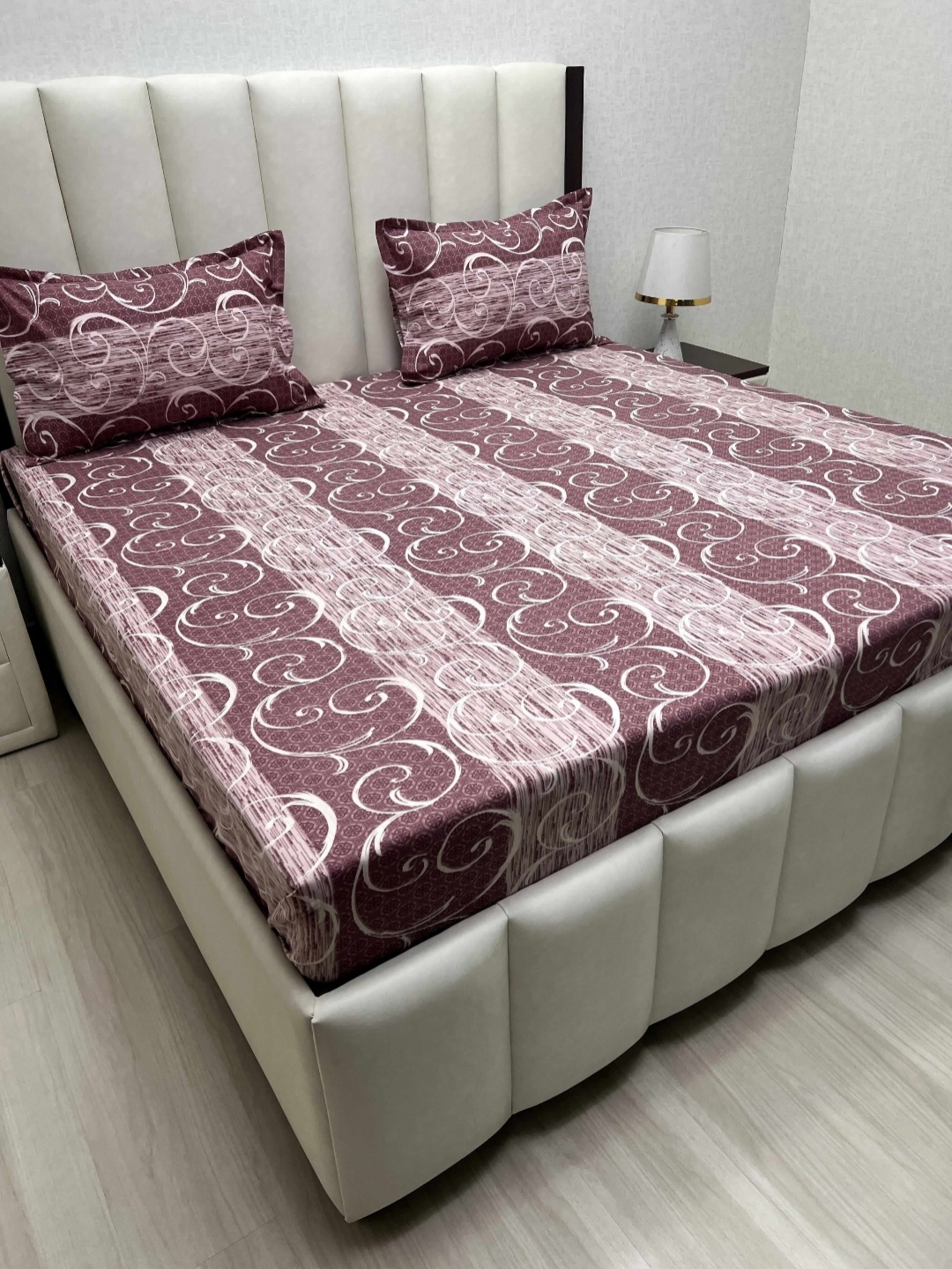 

Pure Decor Velar Fur Sib White Printed Pure Cotton 230 TC King Bedsheet Set 2.74m x 2.74m, Maroon