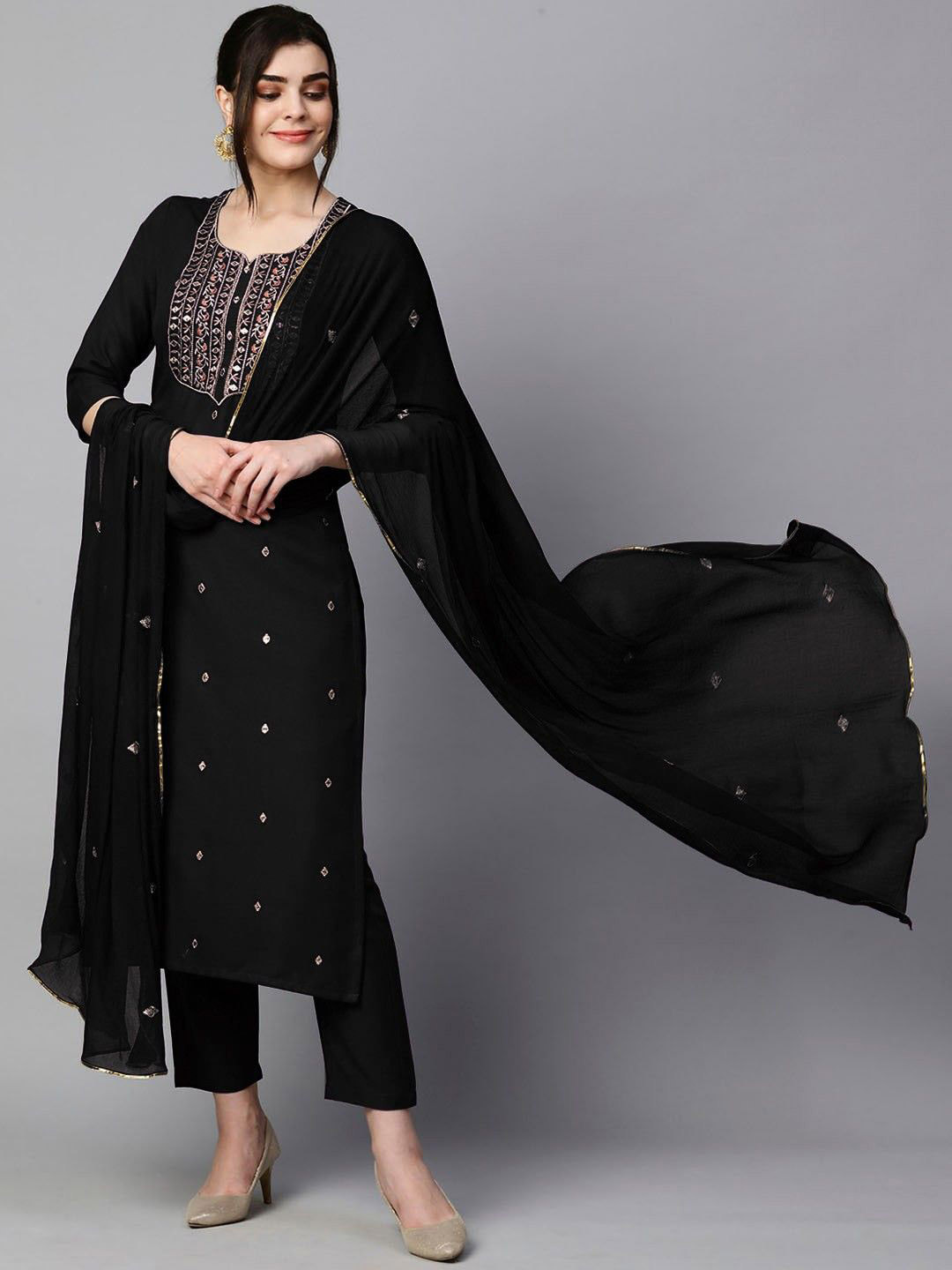 

DIVASTRI Floral Embroidered Notch Neck Sequinned Straight Kurta With Trousers And Dupatta, Black
