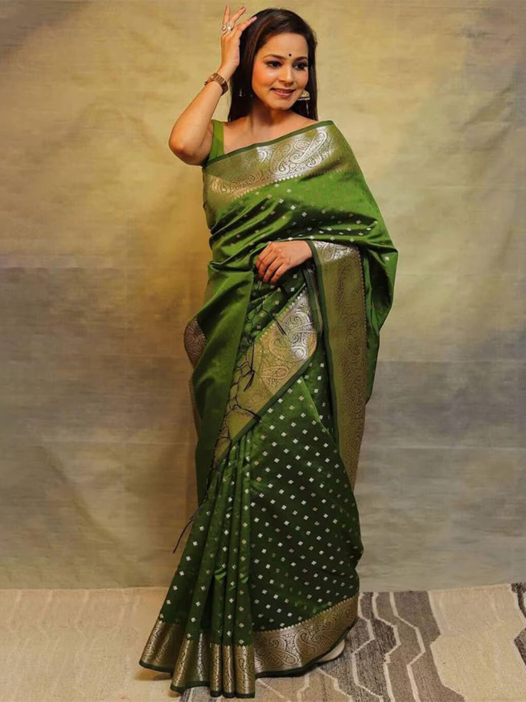

Aika Woven Design Pure Silk Banarasi Saree, Green
