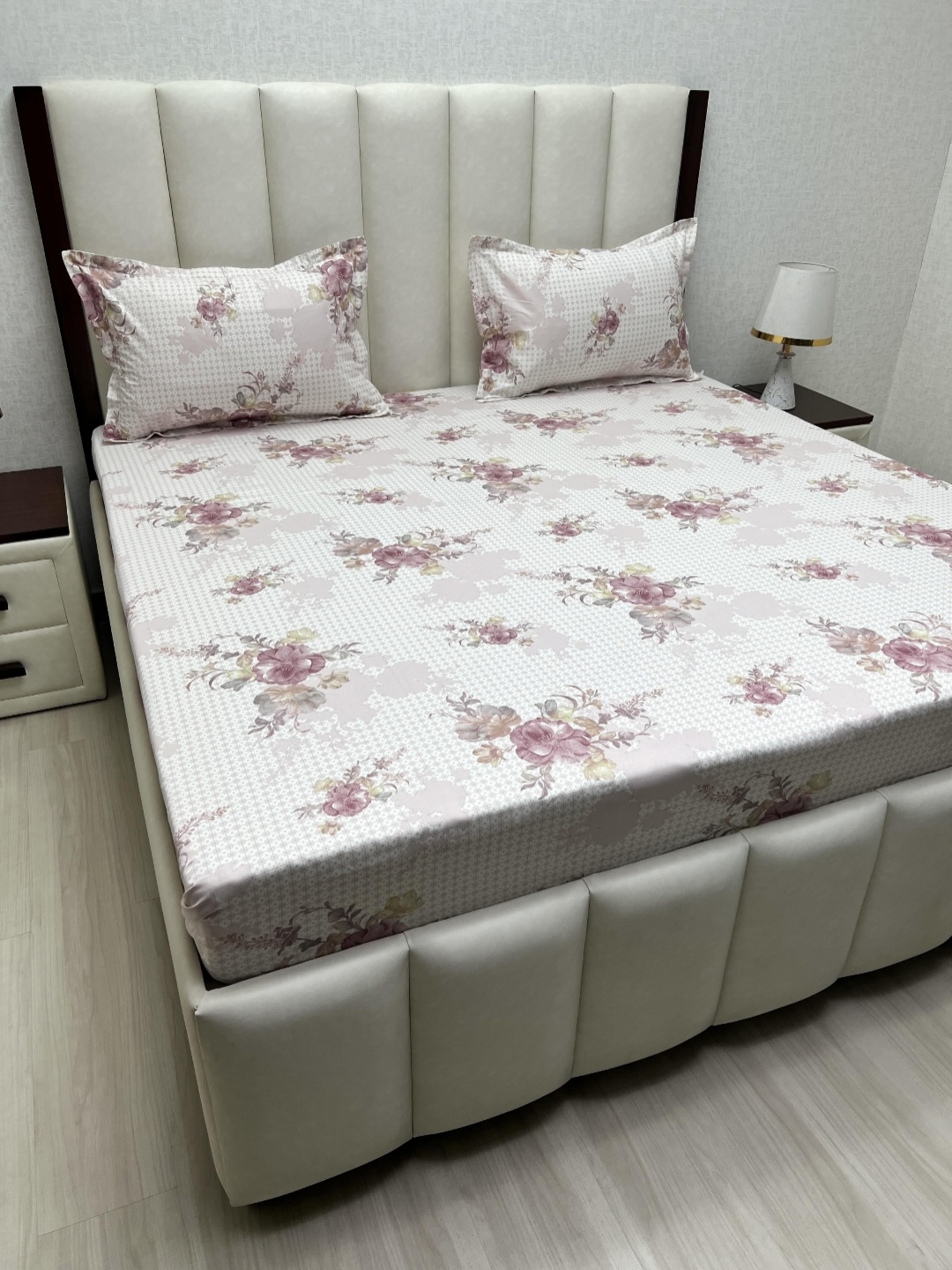 

Pure Decor Royal Passion Pink Printed Pure Cotton 260 TC King Bedsheet Set 2.28m x 2.54m, White