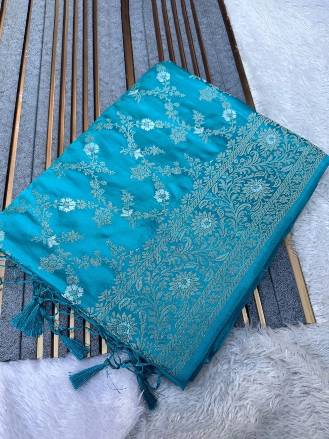 

DIVASTRI Woven Design Zari Pure Silk Banarasi Saree, Blue