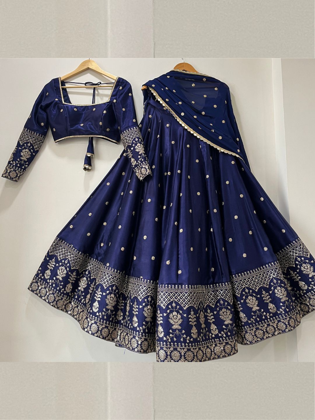 

StyleStatement Embroidered Thread Work Ready to Wear Lehenga & Unstitched Blouse With Dupatta, Navy blue