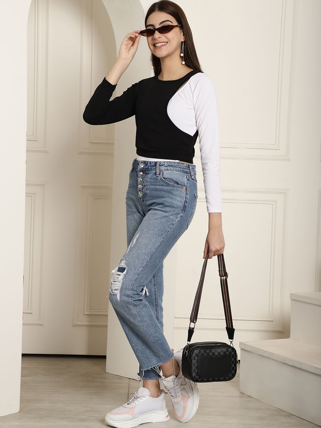 

Tromko Women Colourblocked Round Neck Top, Black