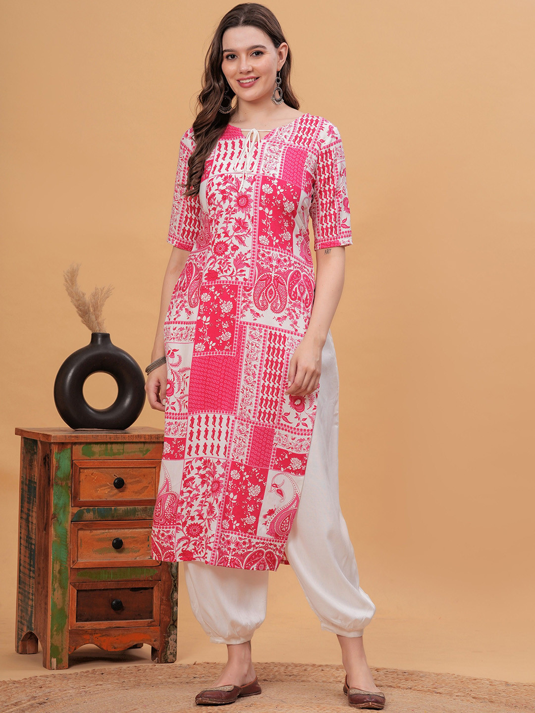 

KALINI Ethnic Motifs Printed Round Neck Straight Kurta, Pink
