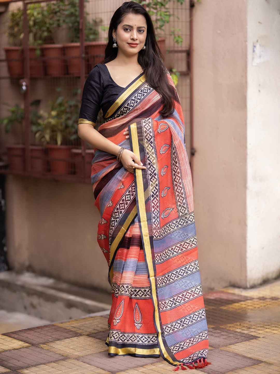 

DIVASTRI Ethnic Motifs Zari Silk Blend Kota Saree, Black