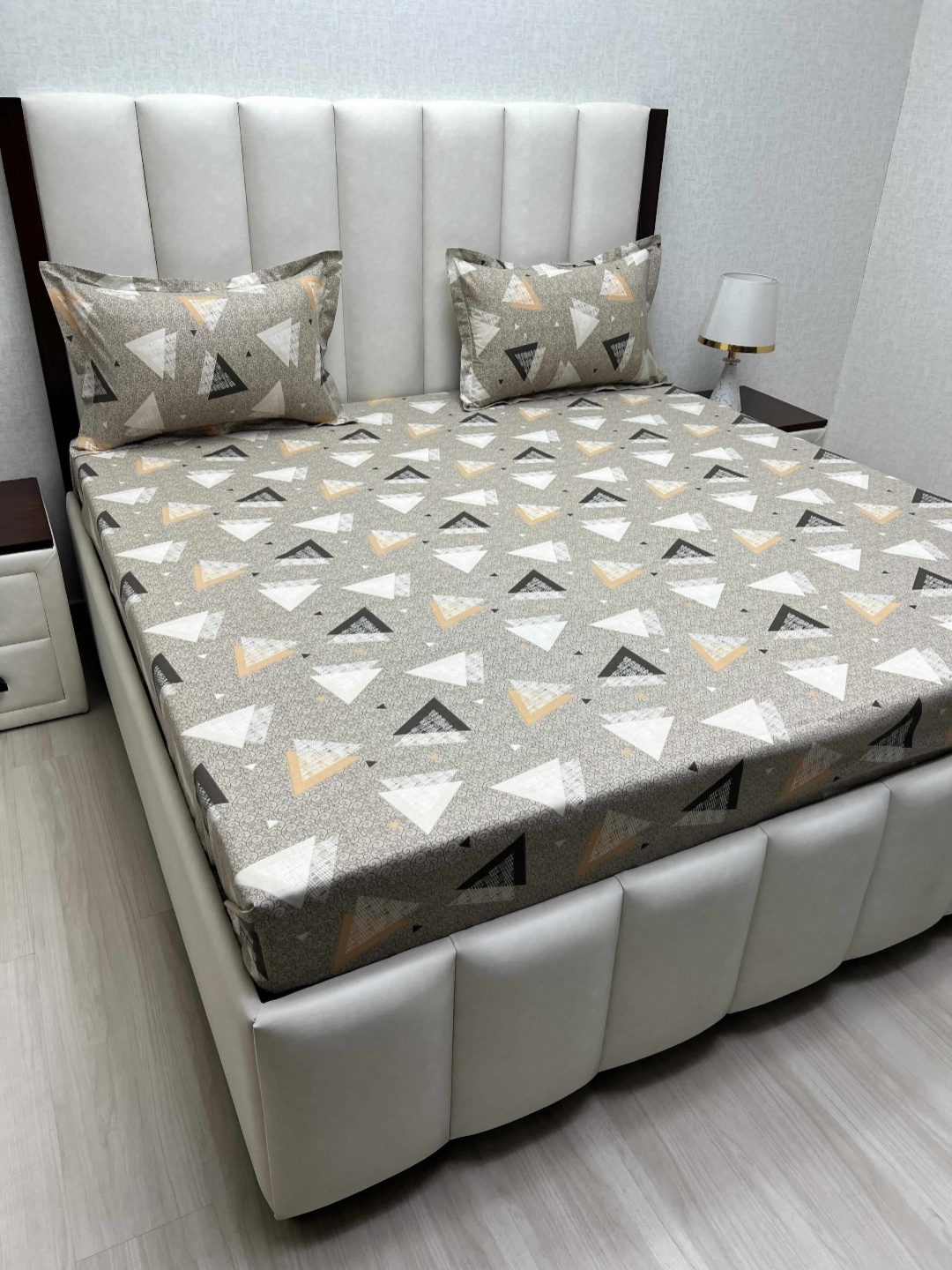 

Pure Decor Royal Passion Grey Printed Cotton 240TC Queen Bedsheet Set 2.28m x 2.54m