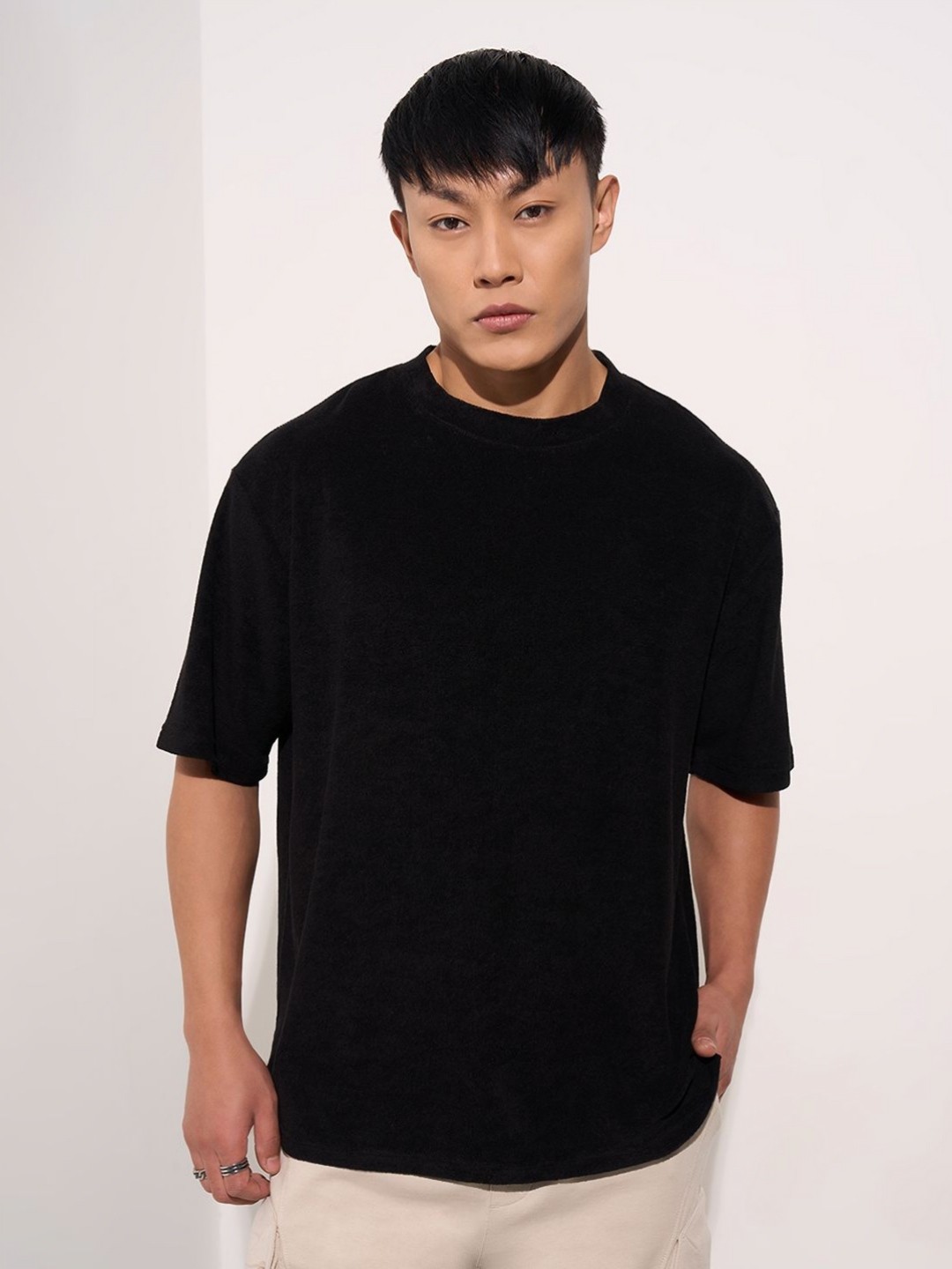 

Street 808 by Pantaloons Men Solid Round Neck Cotton Relaxed Fit T-shirt, Black
