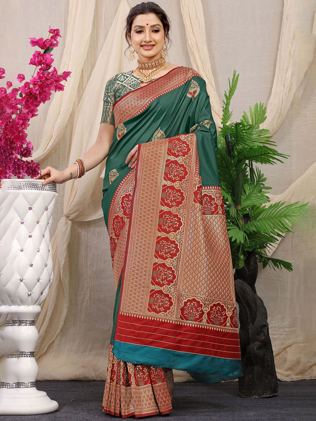 

Kandora Woven Design Zari Pure Silk Paithani Saree, Green