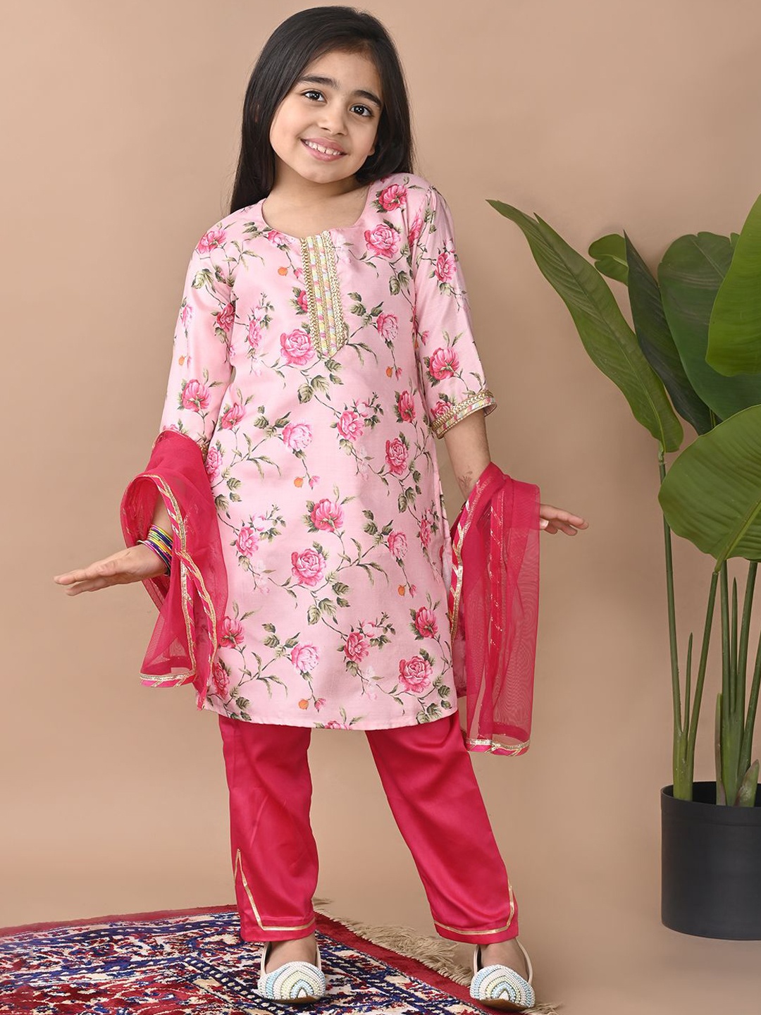 

Here&Now X Kinder Kids Girls Floral Printed Straight Kurta With Trouser & Dupatta, Pink
