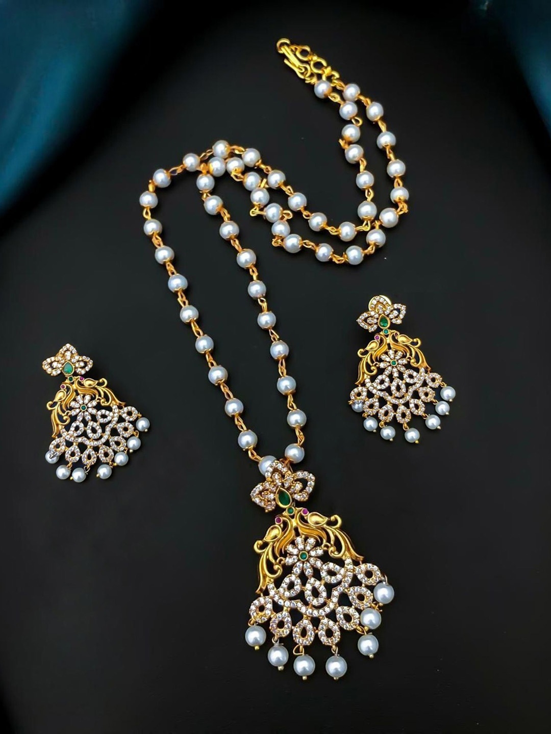 

Rujve Jewellery Gold-Plated Stone-Studded & Beaded Jewellery Set