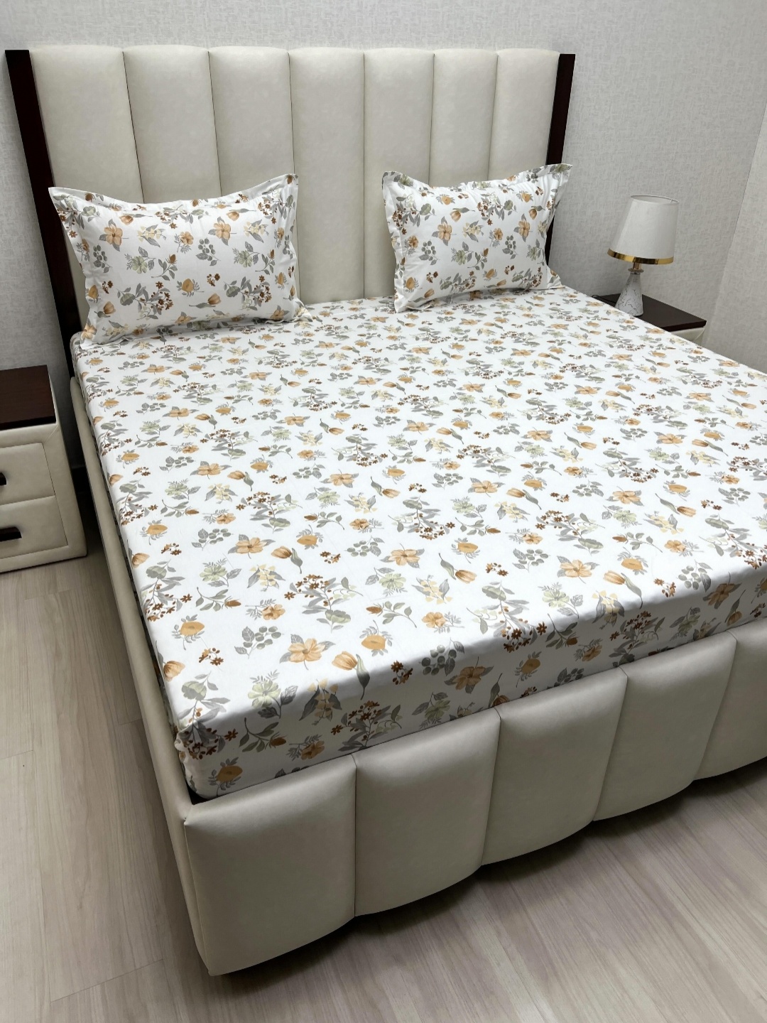 

Pure Decor Royal Passion White Pure Cotton 300 TC Queen Bedsheet Set 2.28 m x 2.54 m