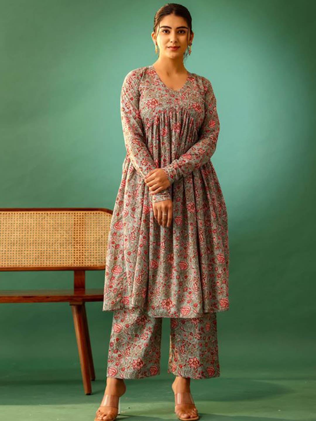 

Vivika Floral Printed V-Neck Anarkali Cotton Kurta With Trousers, Green