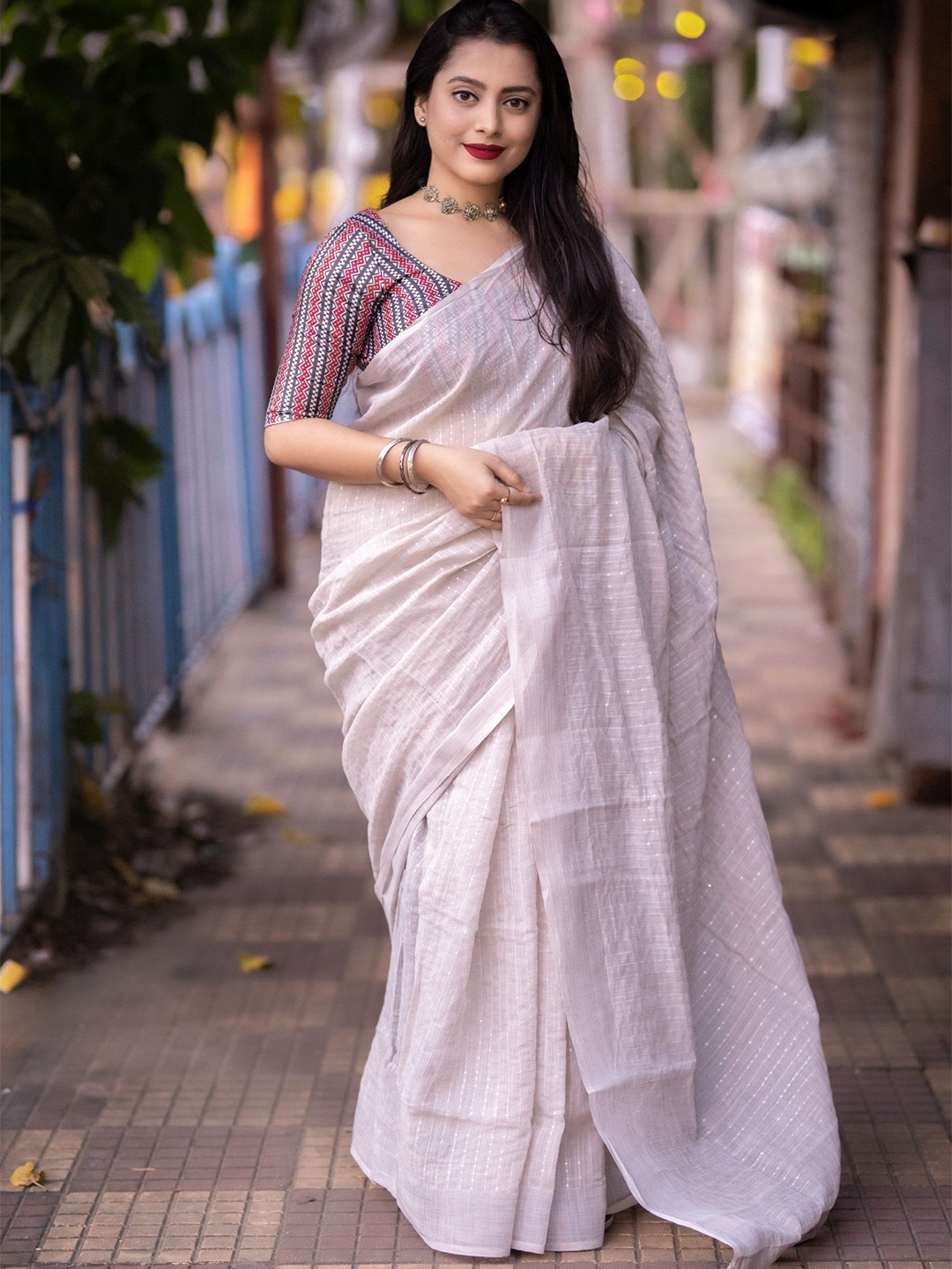 

DIVASTRI Embellished Sequinned Linen Blend Saree, White