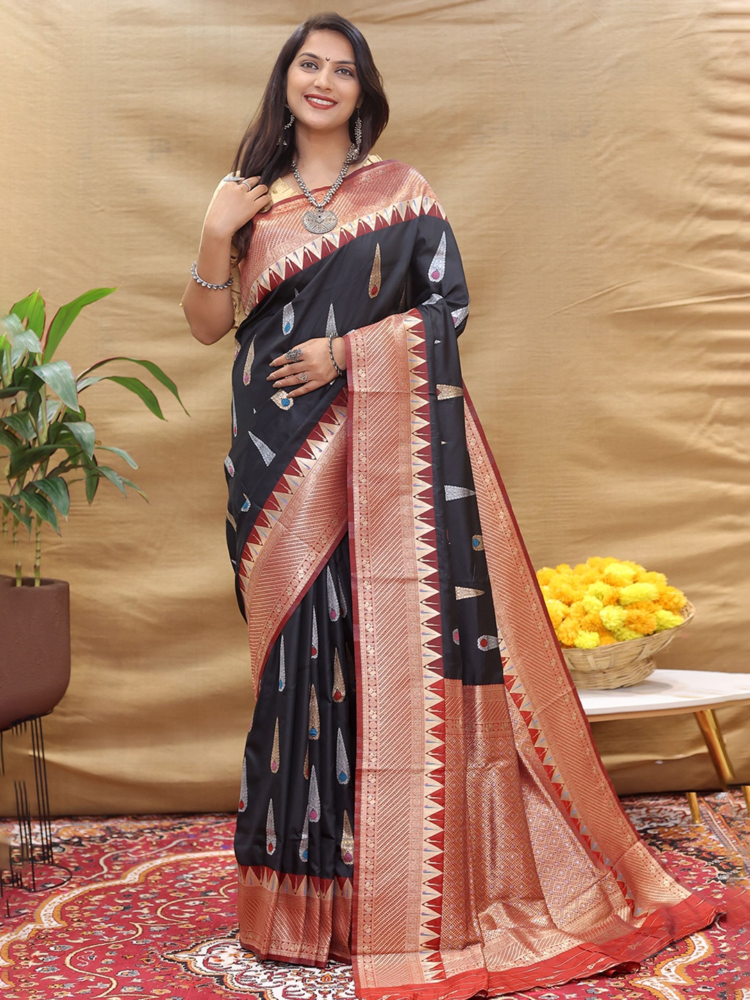 

Kandora Woven Design Zari Pure Silk Heavy Work Paithani Saree, Black