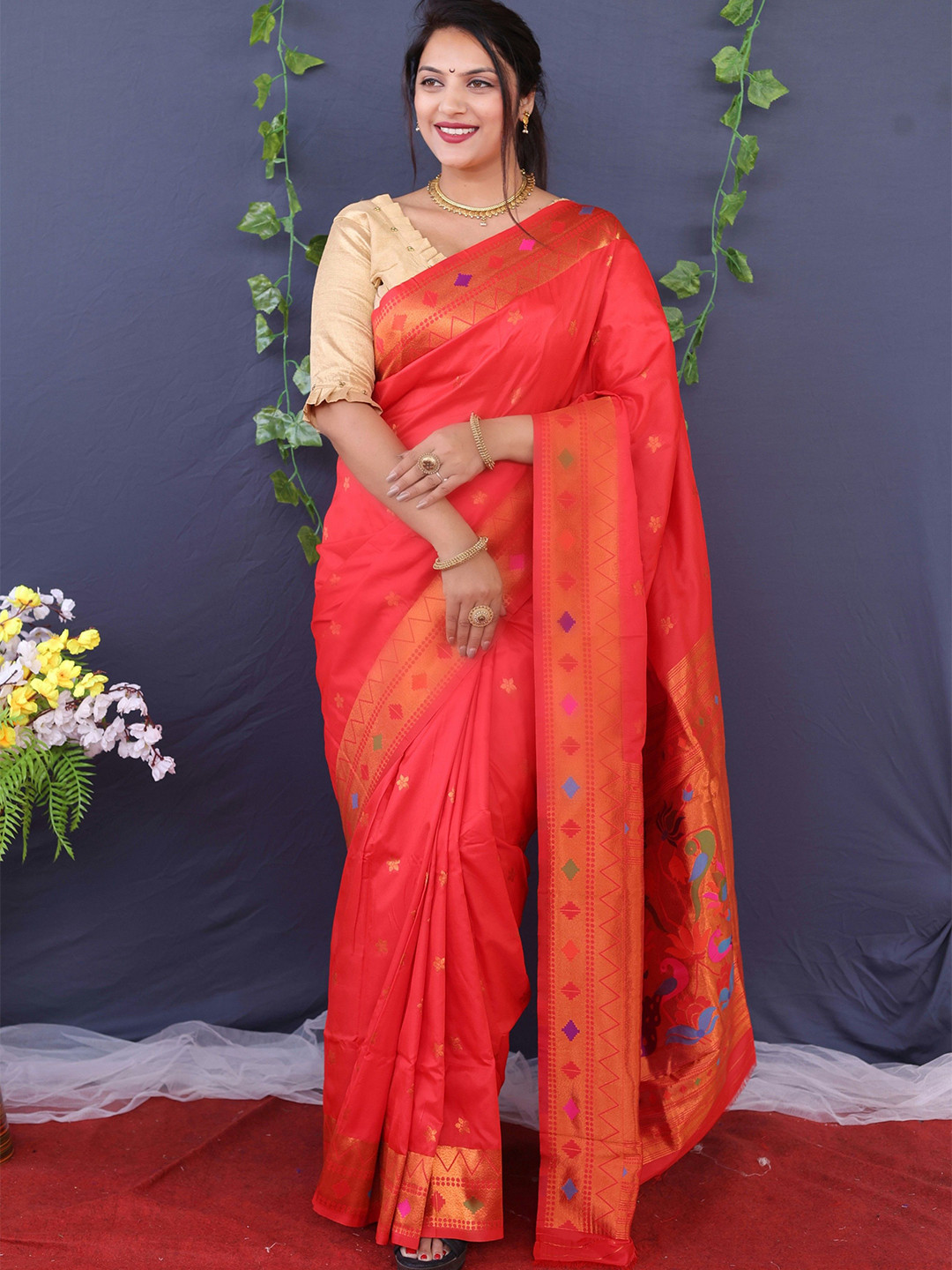 

Kandora Woven Design Zari Pure Silk Heavy Work Banarasi Saree, Red
