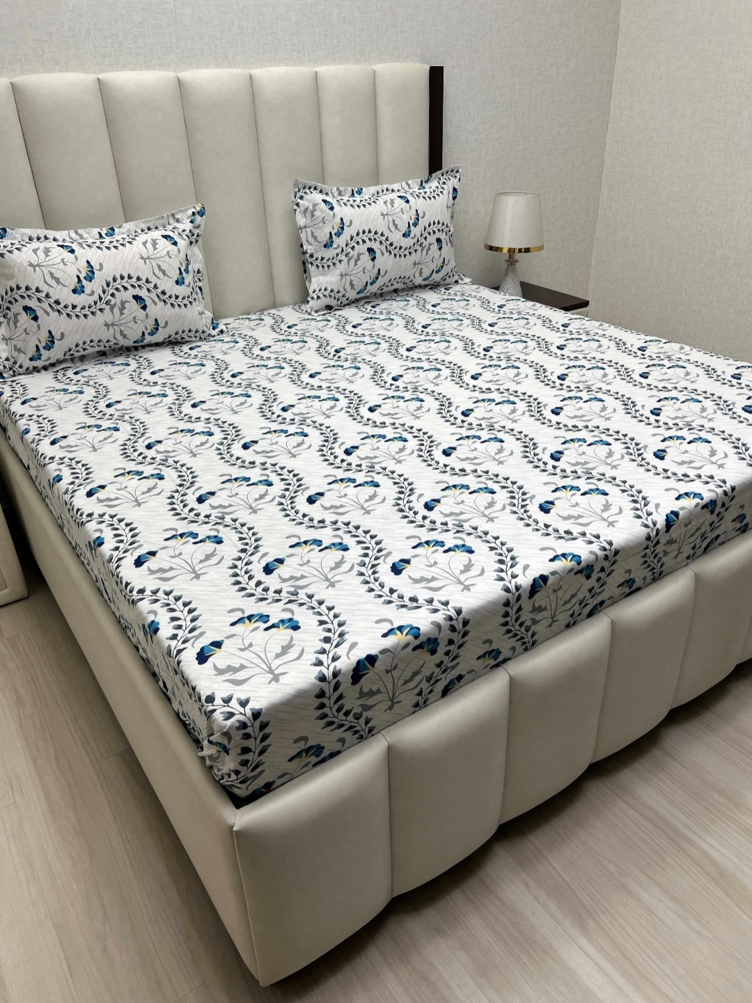 

Pure Decor Velar Fur Sib White Printed Pure Cotton 240TC King Bedsheet Set 2.74 m x 2.74 m