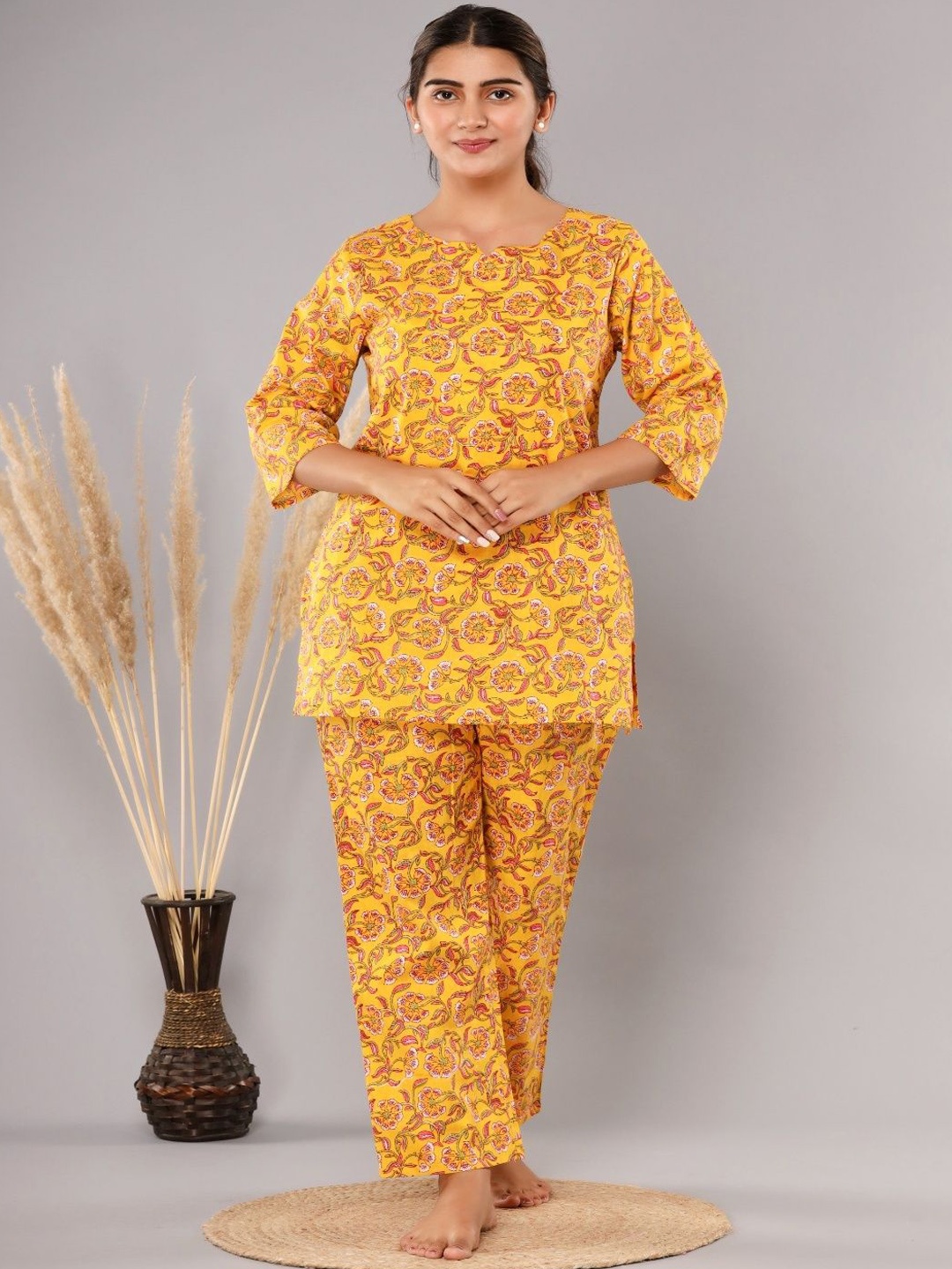 

NUNCHII Women Printed Night suit, Yellow