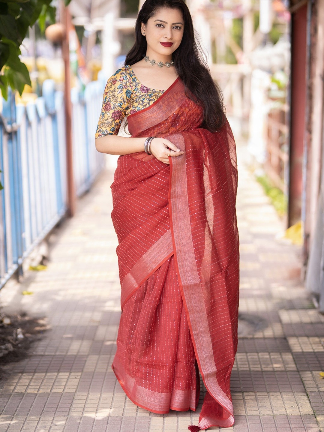 

DIVASTRI Embellished Sequinned Linen Blend Saree, Red