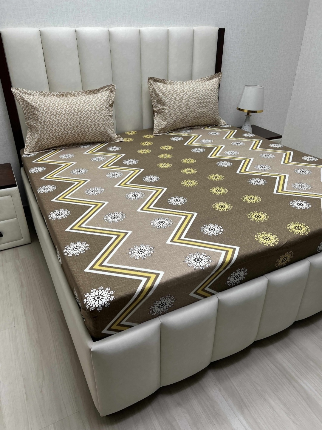 

Pure Decor Passion Brown Printed Pure Cotton 220 TC Queen Bedsheet Set 2.54 x 2.28m