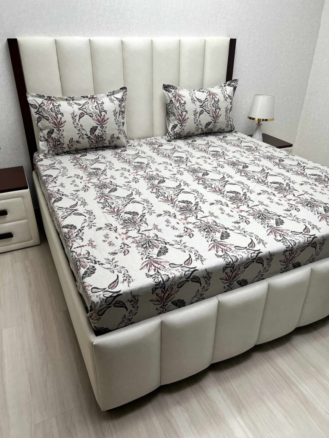 

Pure Decor Velar Fur Sib White Printed Pure Cotton 260 TC King Bedsheet Set 2.74m x 2.74m