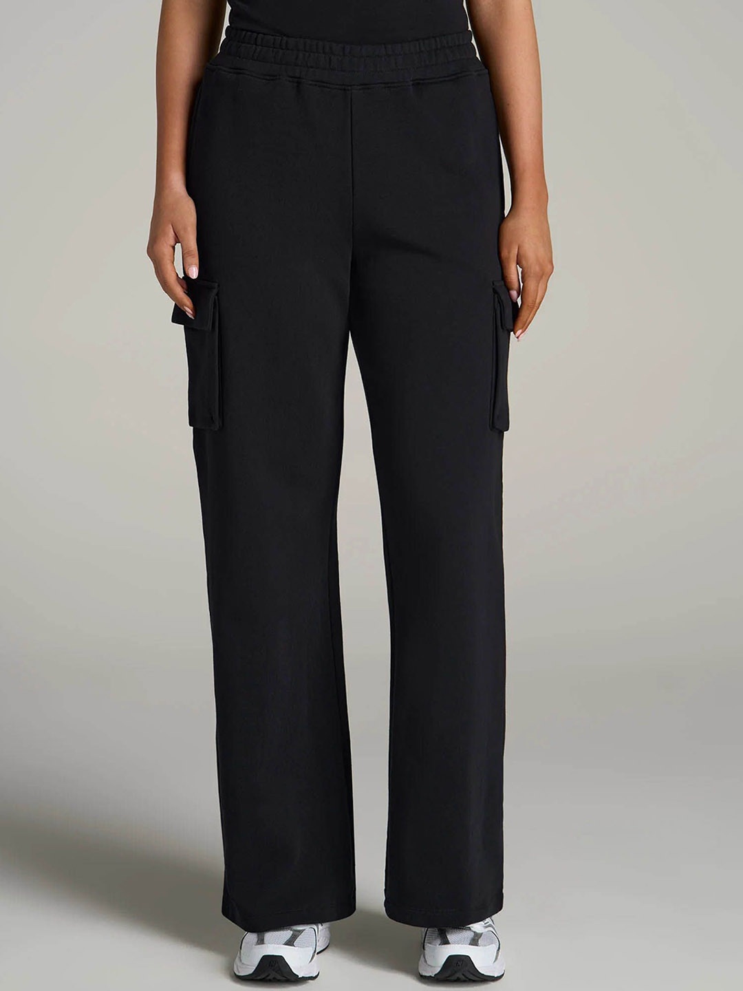 

FNOCKS Women Solid Relaxed Fit Mid-Rise Ultra Organic Cotton Cargo Trousers, Black