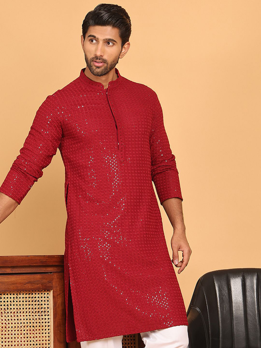 

Jompers Geometric Embroidered Mandarin Collar Sequinned Straight Kurta, Maroon