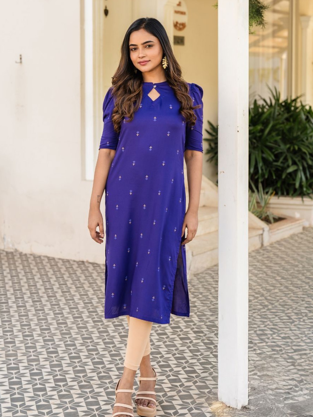 

HAY Women Geometric Printed Keyhole Neck Straight Kurta, Blue