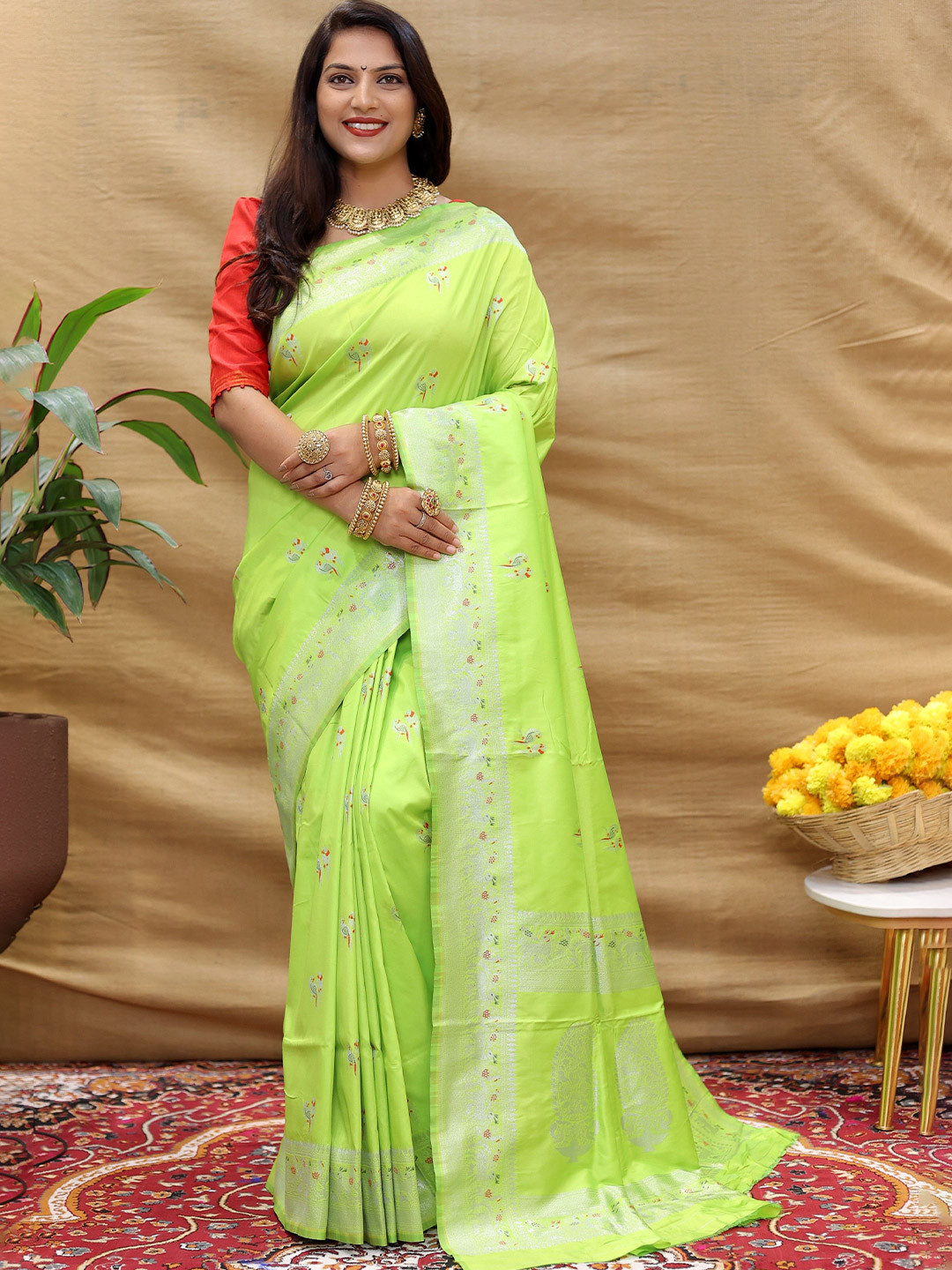 

Kandora Woven Design Zari Pure Silk Banarasi Saree, Green