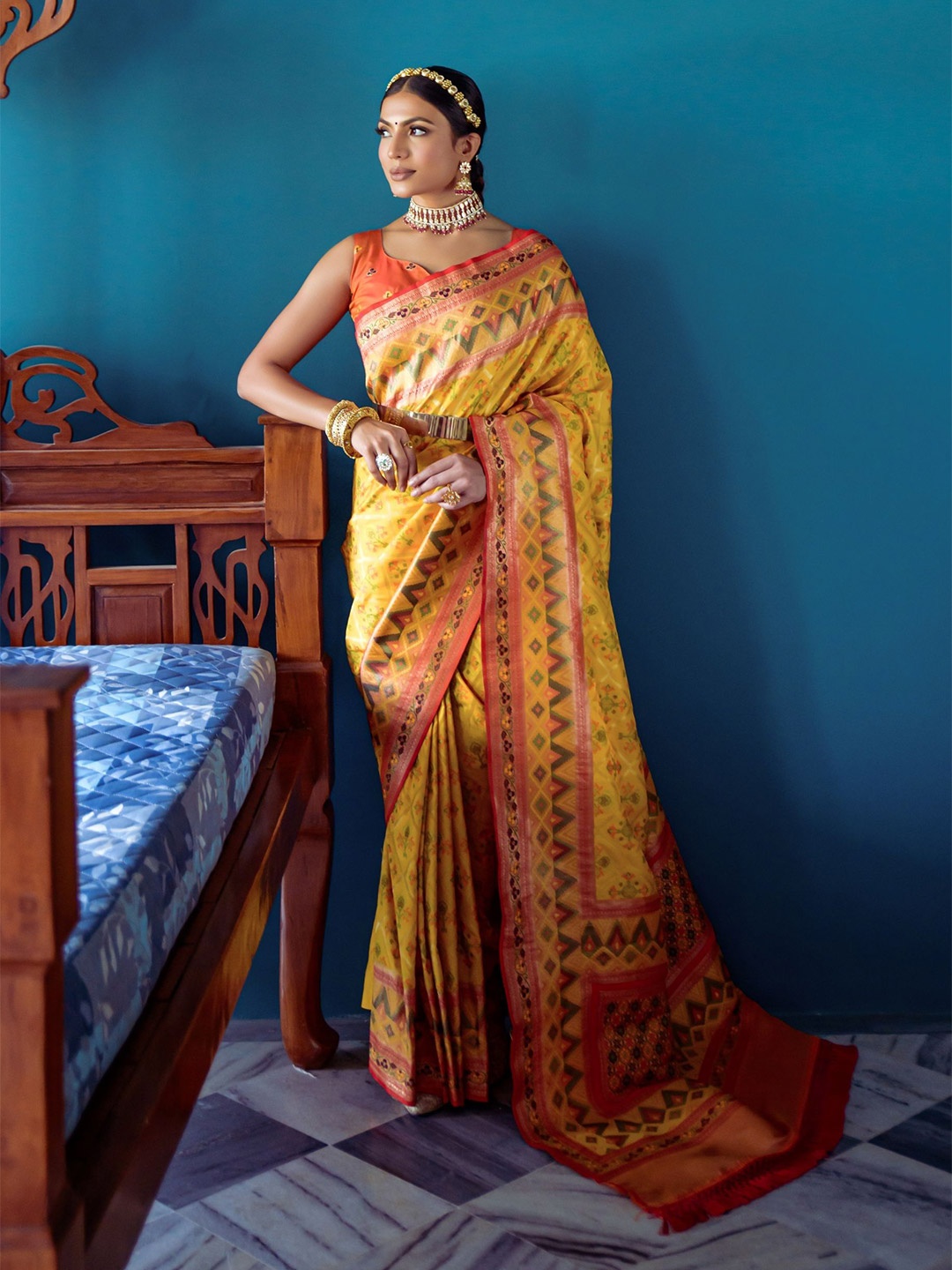 

DIVASTRI Woven Design Zari Silk Blend Designer Patola Saree, Yellow