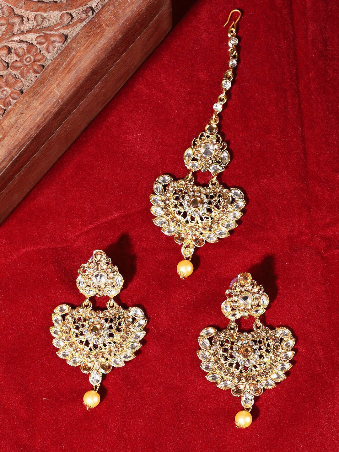 

Anouk Gold Plated Kundan Stones Studded & Artifical Beads Beaded Maang Tika With Earrings