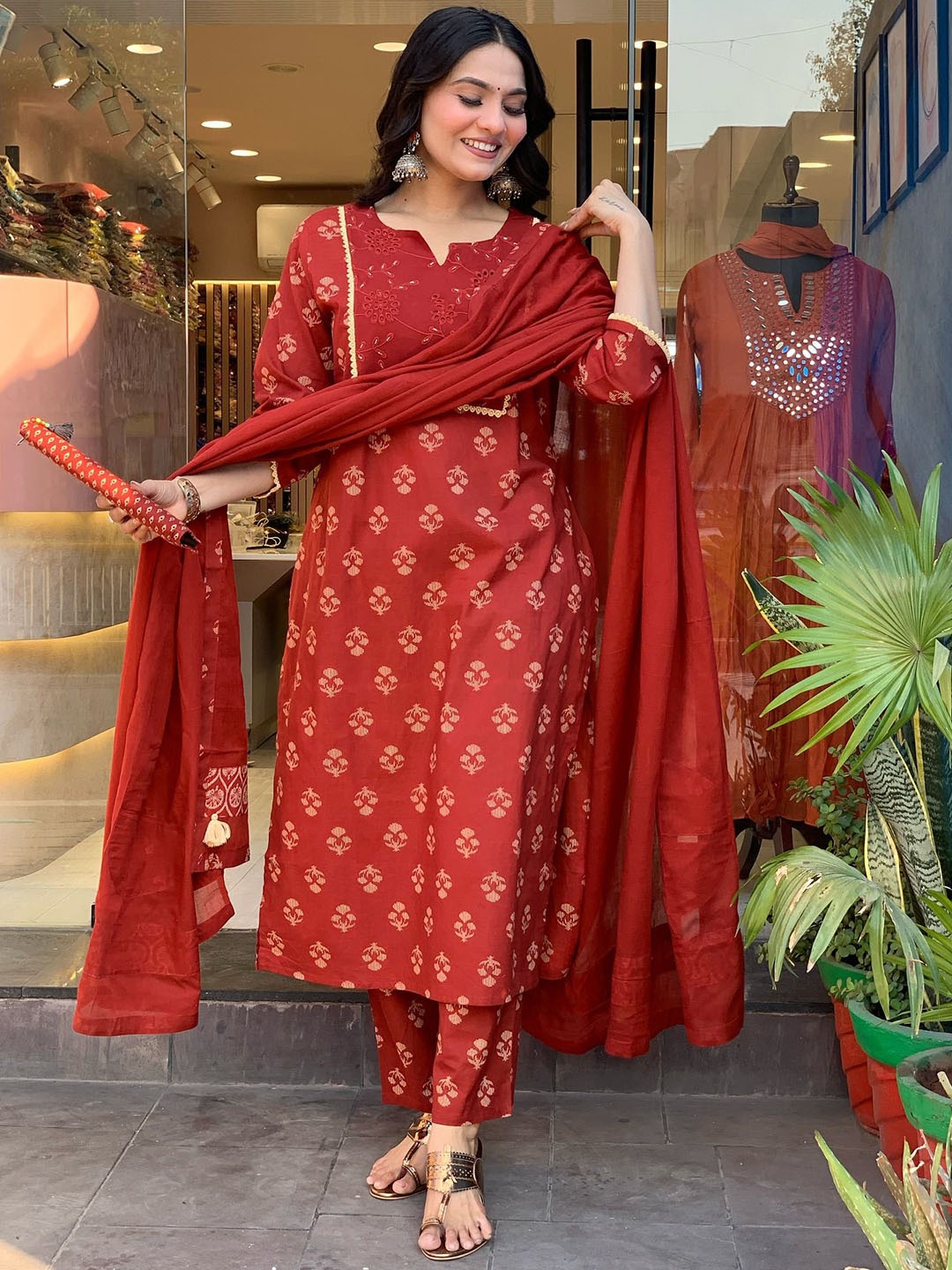

IkDaiya Floral Printed Notch Neck Pure Cotton Straight Kurta With Trousers & Dupatta, Red