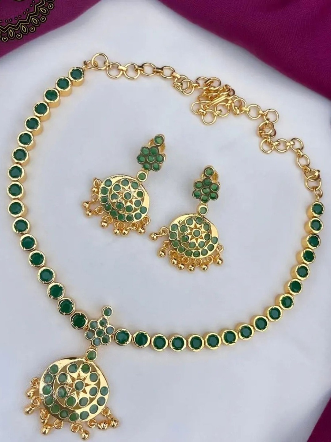 

Rujve Jewellery Gold-Plated Stone-Studded & Beaded Jewellery Set