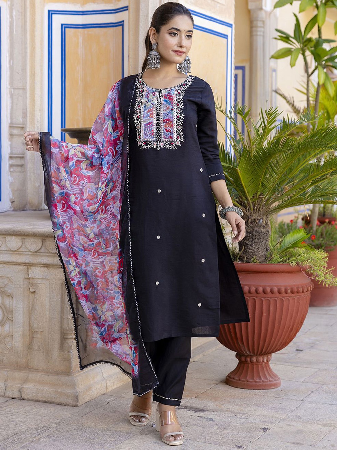 

Navlik Floral Thread Work Round Neck Straight Kurta with Trousers & Dupatta, Black