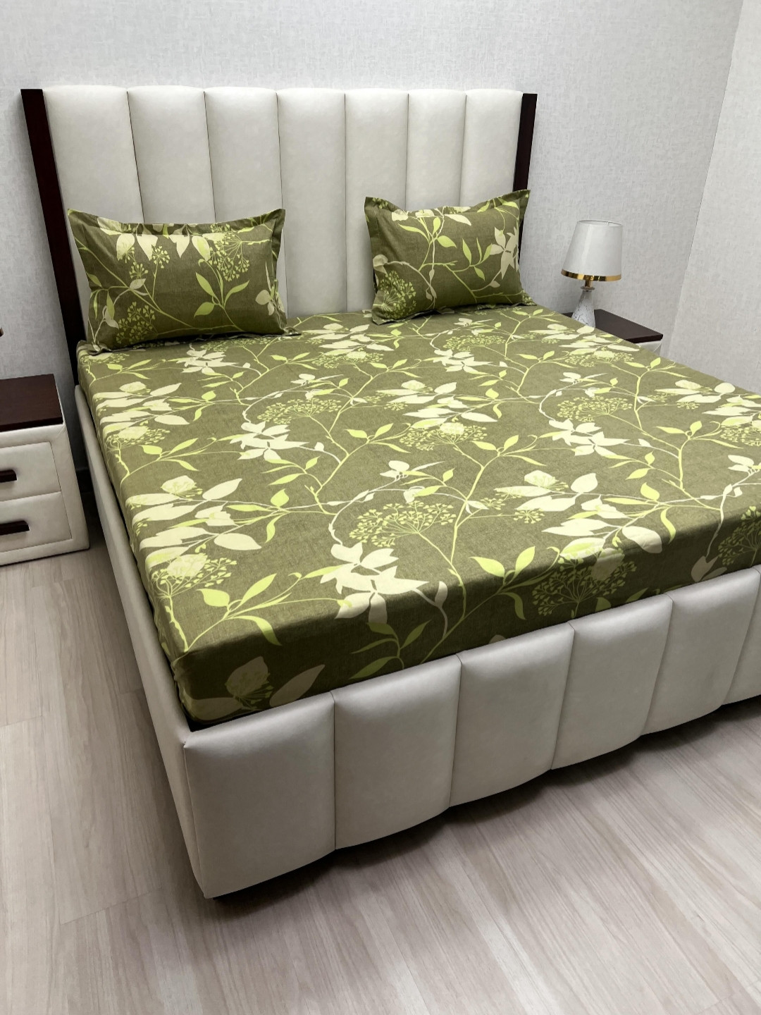 

Pure Decor Velar Fur Sib Green Printed Pure Cotton 260TC King Bedsheet Sets 2.74m x 2.74m