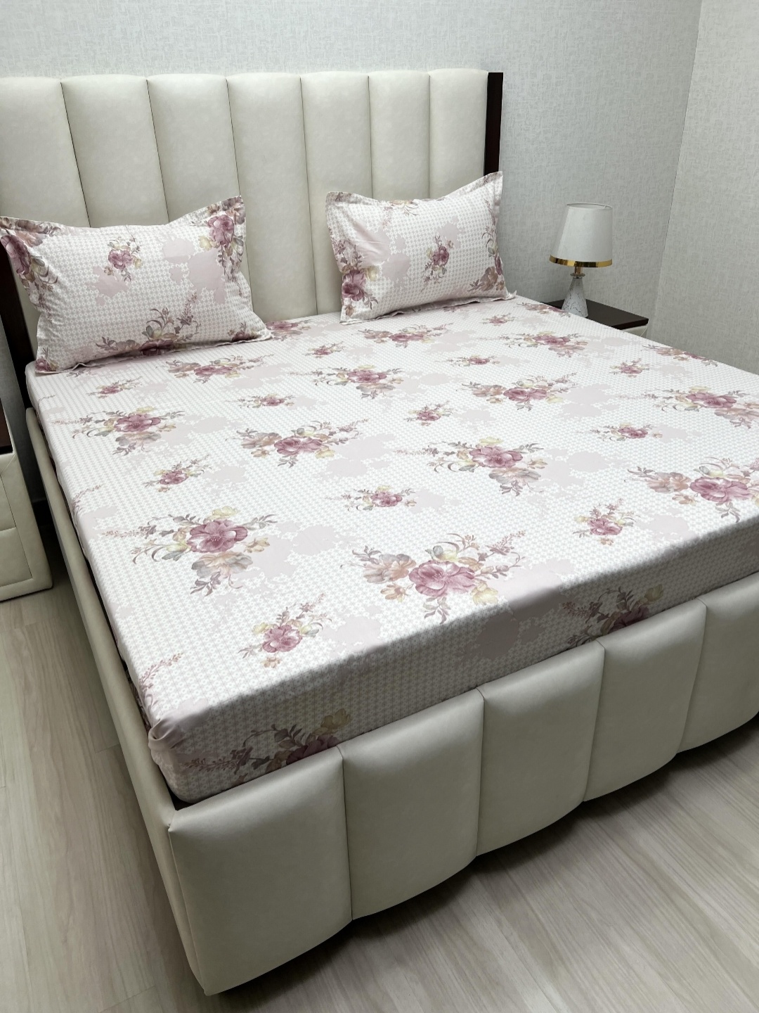 

Pure Decor Royal Passion Pink Printed Pure Cotton 240TC Queen Bedsheet Set 2.28 m x 2.54 m, White