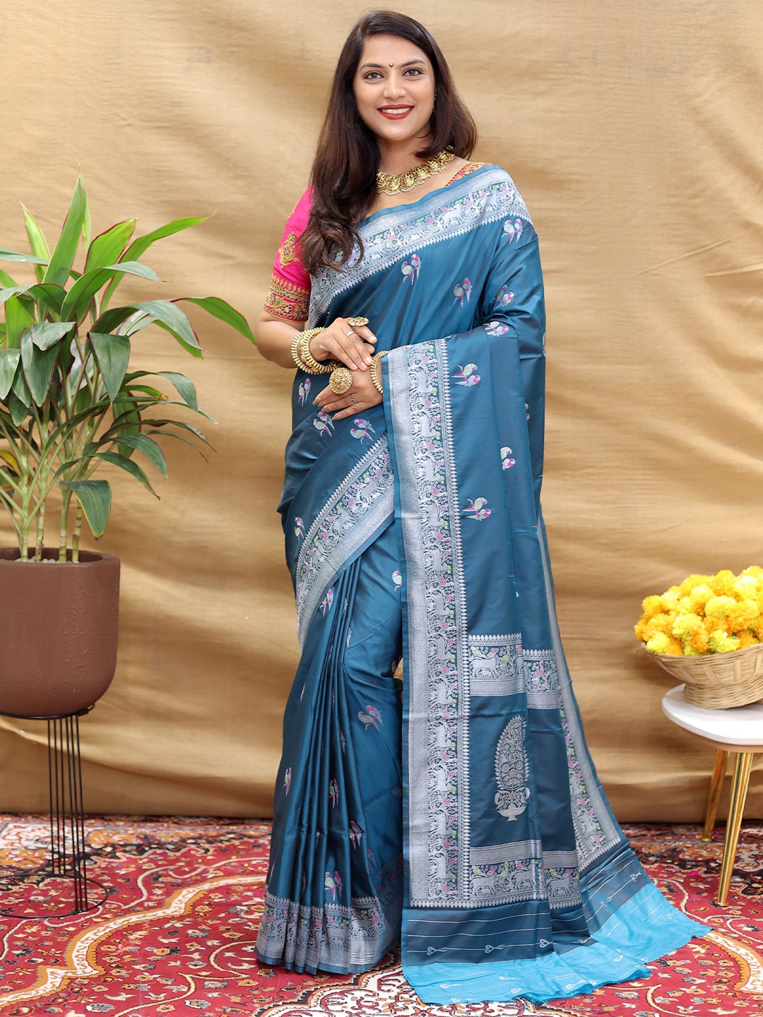 

Kandora Woven Design Zari Pure Silk Banarasi Saree, Navy blue