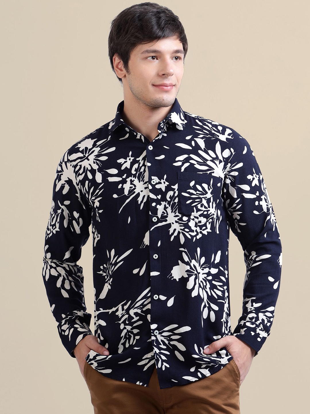 

AMSWAN Men Spread Collar Floral Printed Casual Shirt, Navy blue