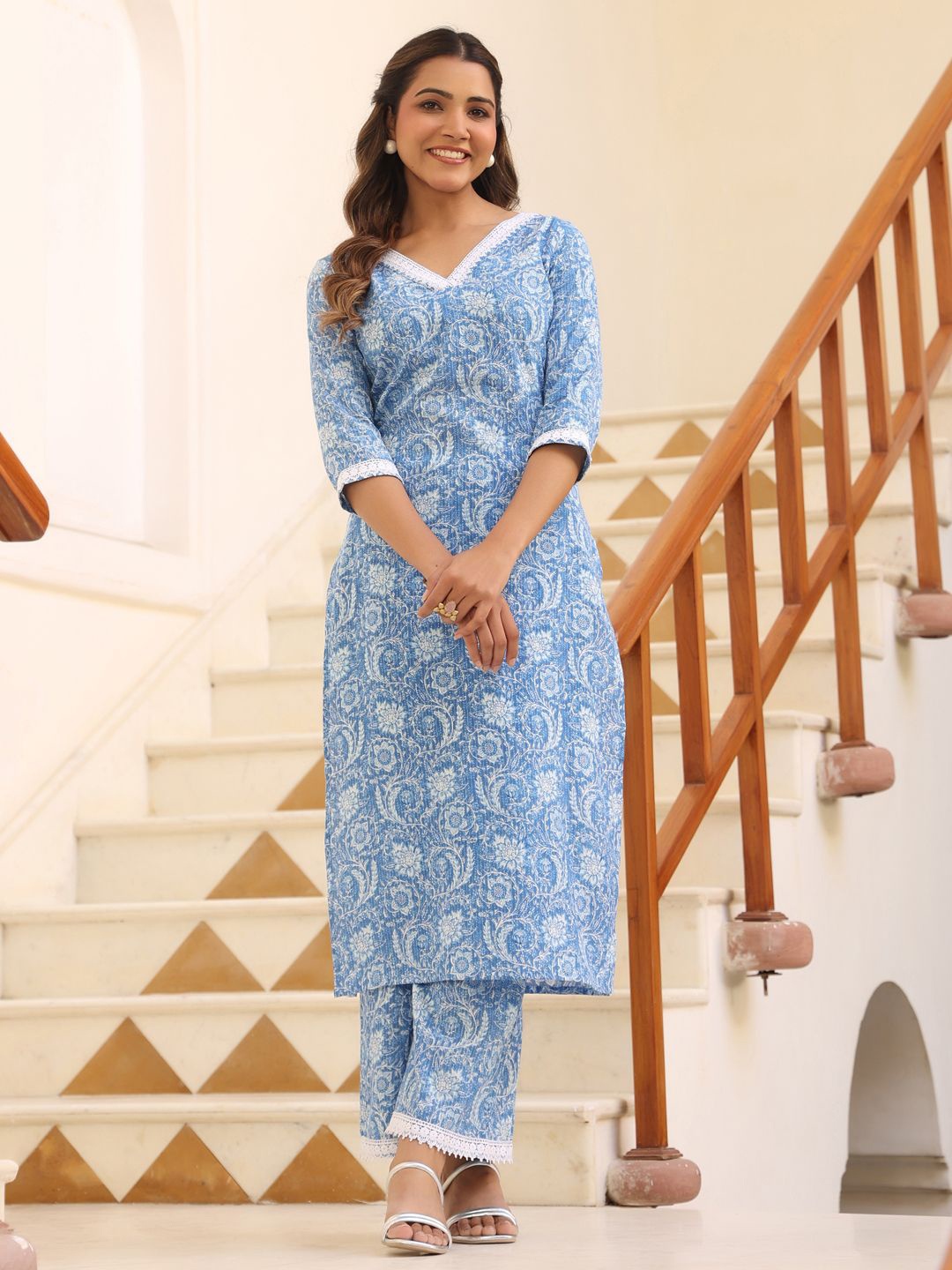 

Janasya Floral Printed Pure Cotton Straight Kurta with Palazzos, Blue