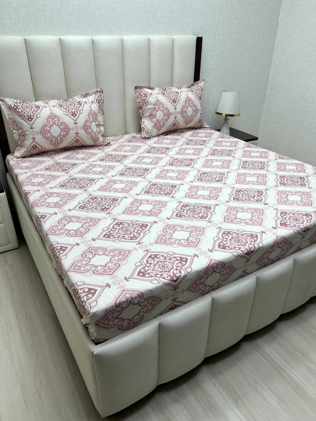 

Pure Decor Royal Passion White Pure Cotton 250 TC Queen Bedsheet Set 2.28 m x 2.54 m, Pink