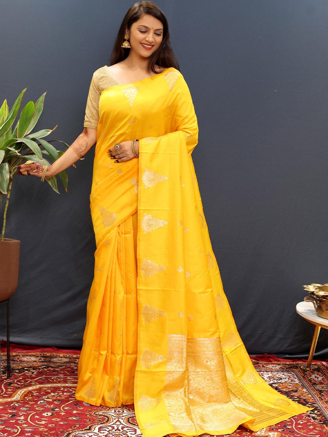 

Kandora Woven Design Zari Pure Silk Banarasi Saree, Yellow