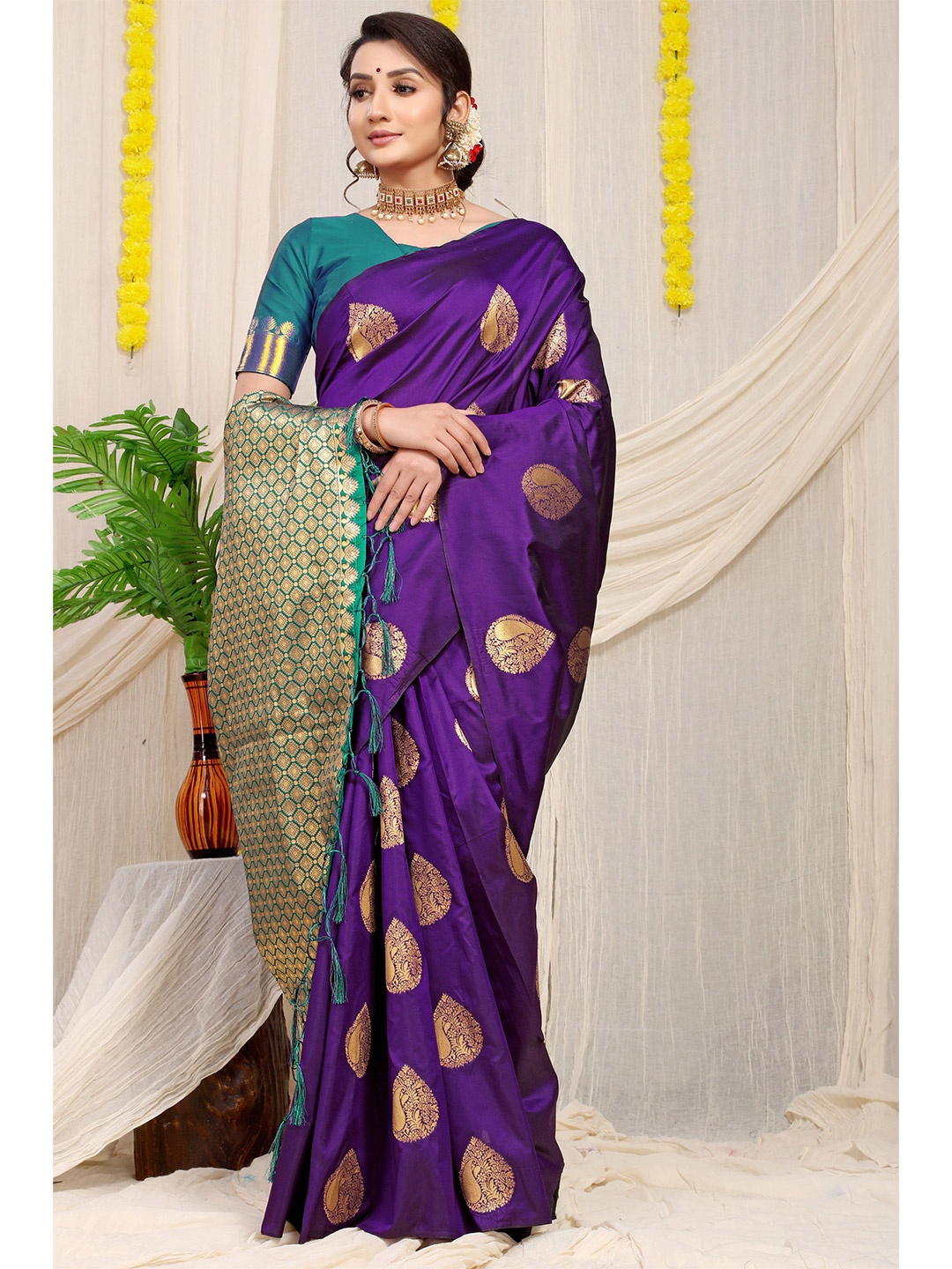 

Kandora Woven Design Zari Pure Silk Banarasi Saree, Purple