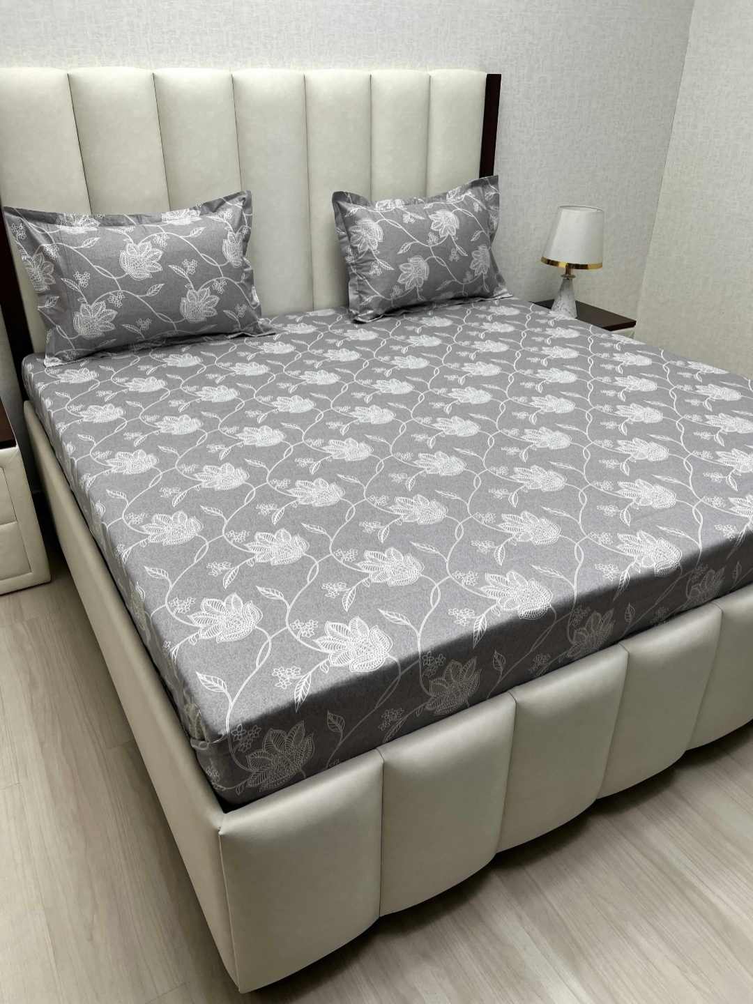 

Pure Decor Royal Passion Grey Pure Cotton 350 TC Queen Bedsheet Set 2.28 m x 2.54 m