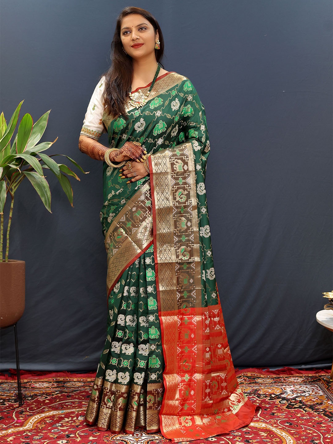 

Kandora Women Woven Design Zari Pure Silk Paithani Saree, Green