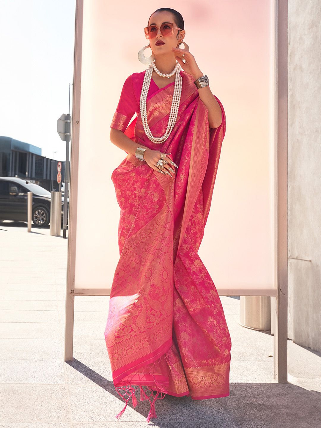 

PEENGAX Woven Design Zari Silk Blend Banarasi Saree, Pink