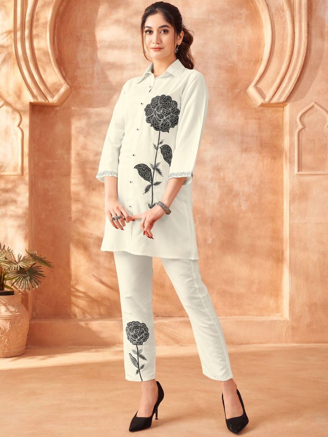 

Kaftanize Rose Embroidered Lurex Detailing Chinon Co-Ords, Off white