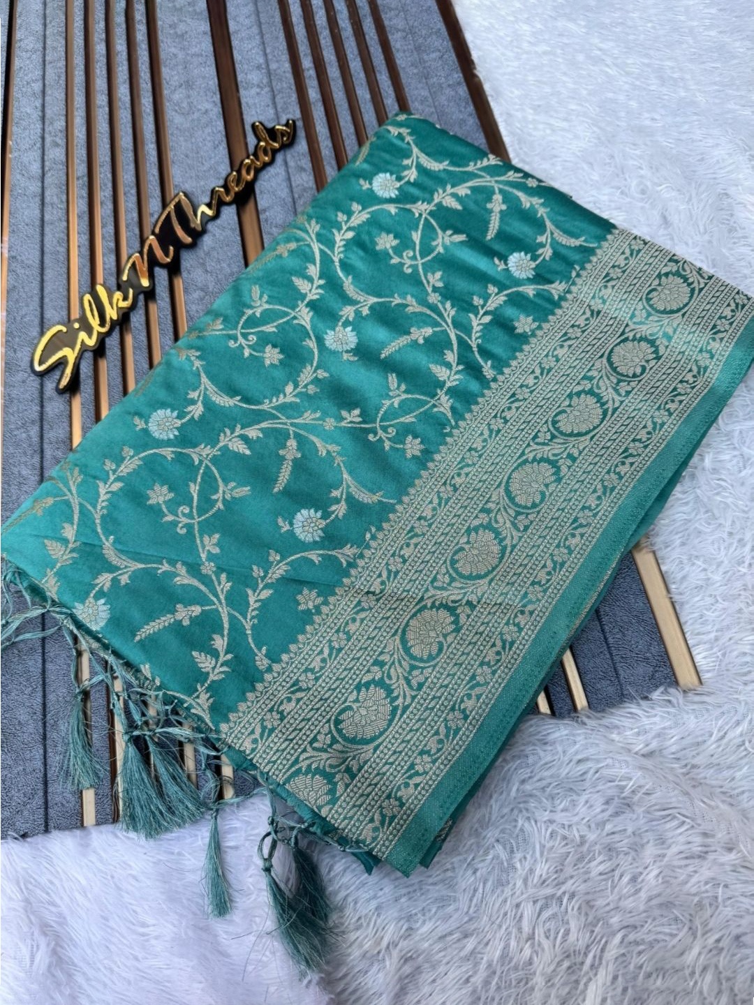 

DIVASTRI Woven Design Zari Pure Silk Pant Banarasi Saree, Sea green