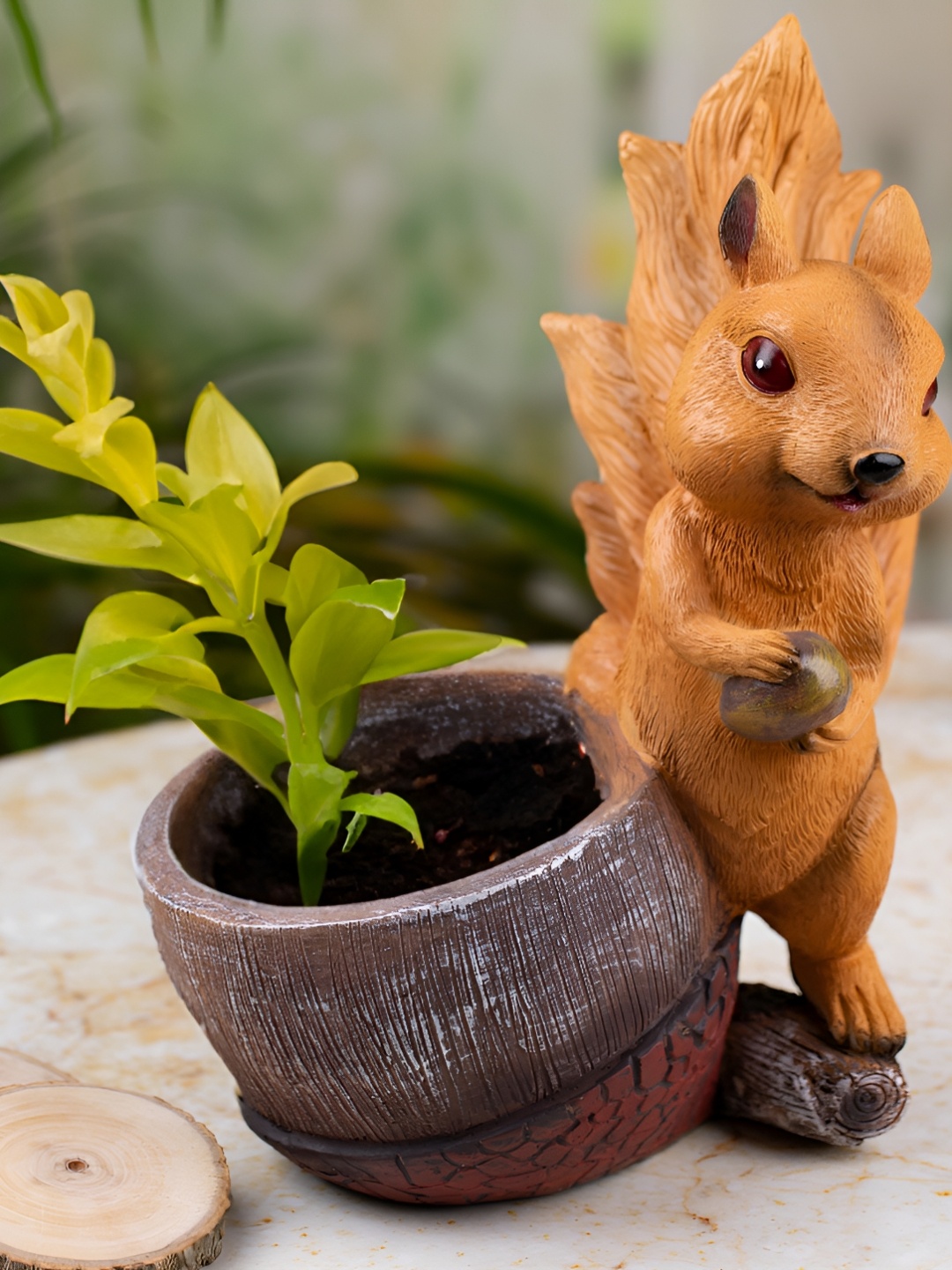 

TYOOHAR Brown & Black Wooden Squirrel Shaped Indoor Pot Planter, Coffee brown