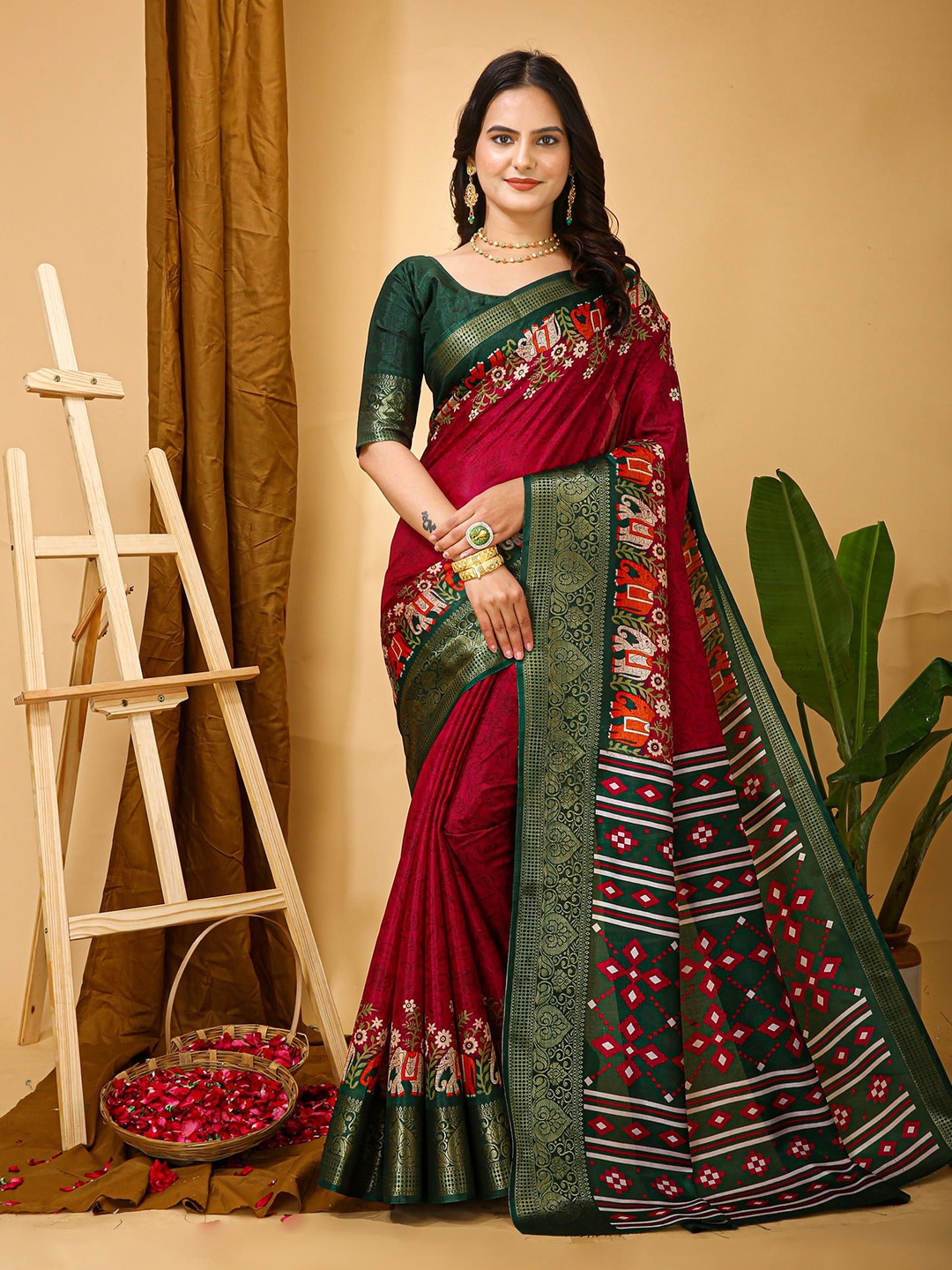 

KALINI Floral Printed Zari Banarasi Saree, Red