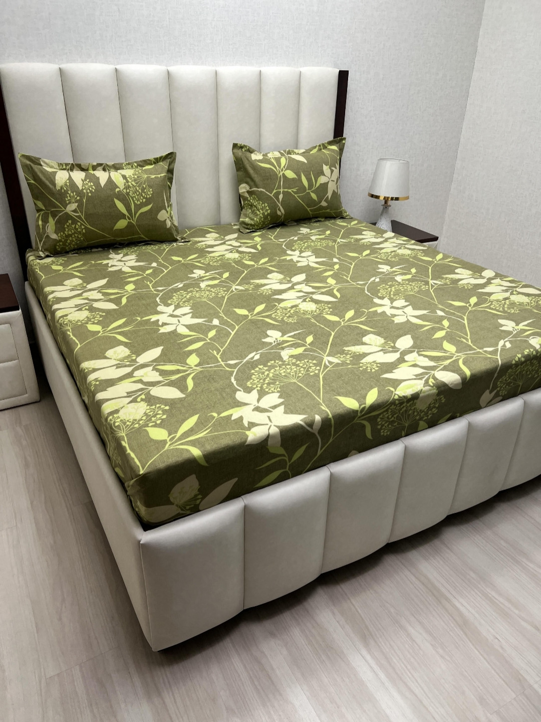 

Pure Decor Velar Fur Sib Green Printed Pure Cotton 350TC King Bedsheet Sets-2.74m x 2.74m