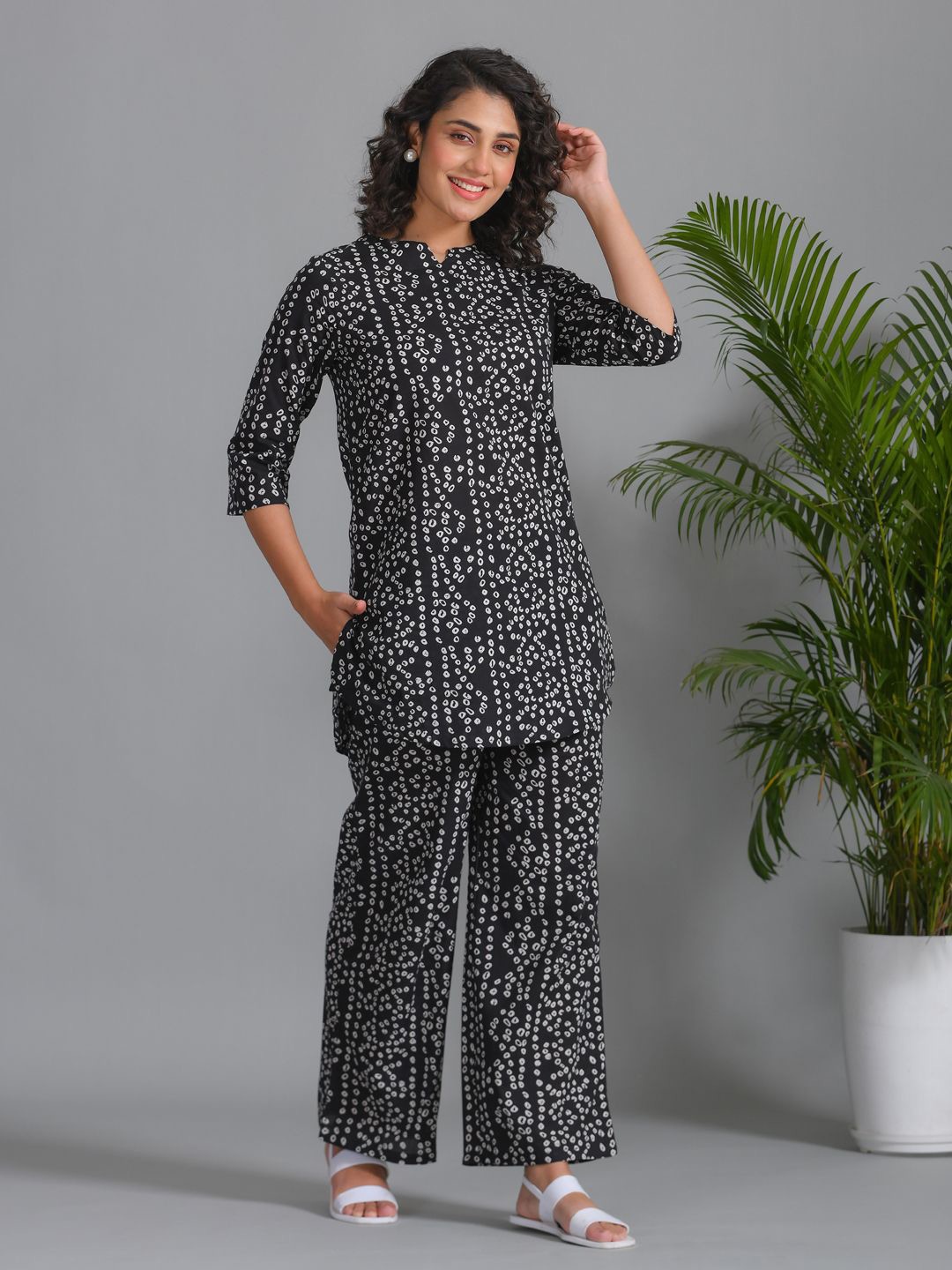 

SANSKRUTIHOMES Women Printed Pure Cotton Night suit, Black